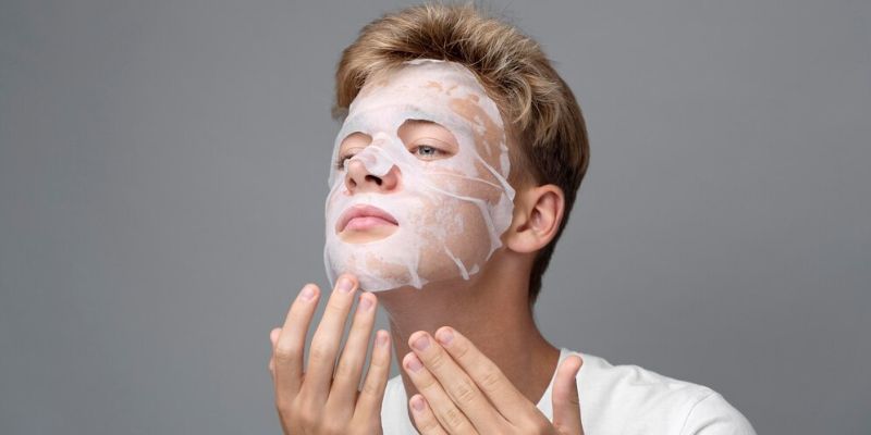 Diklaim Punya Banyak Manfaat, Apakah Pria Juga Perlu Perawatan dengan Masker Wajah?