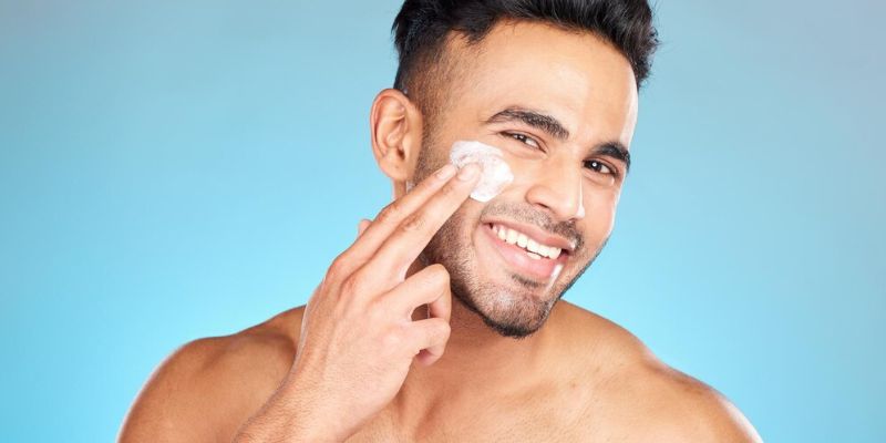 Manfaat Niacinamide untuk Kulit Pria/Freepik.com/YuriArcursPeopleimag
