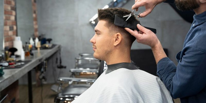 Penyebab Rambut Rontok di Kepala Pria/Freepik.com