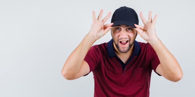 Benarkah Sering Pakai Topi Bikin Botak? Cek Faktanya Dulu MsBro!