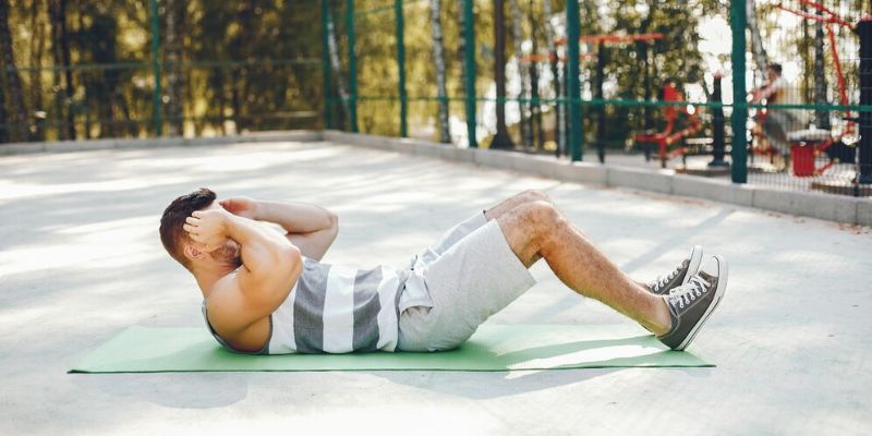 Bantu Bikin Perut Six-Pack, Begini Lho Cara  Melakukan Sit-Up dengan Benar