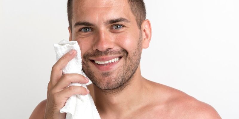 Rutinitas Skincare Pria untuk Kulit Berminyak/Freepik.com