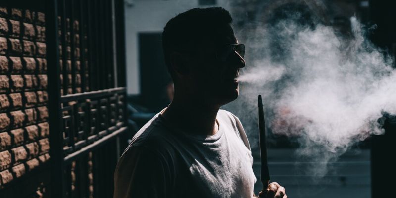 Sering Terpapar Asap Rokok, Bagaimana Dampaknya untuk Kulit?