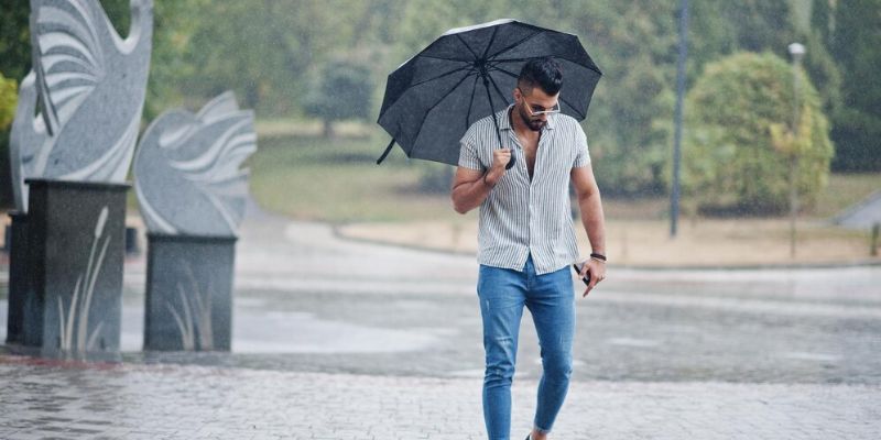Harus Segera Dibersihkan, Ini Dampak Buruk Air Hujan pada Kesehatan Rambut