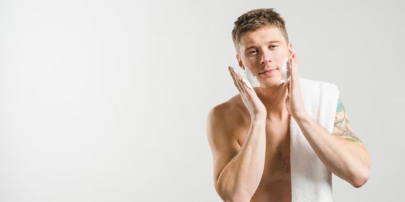 Panduan Rutinitas Skincare Pria Pasca Berolahraga Agar Sehat Luar Dalam