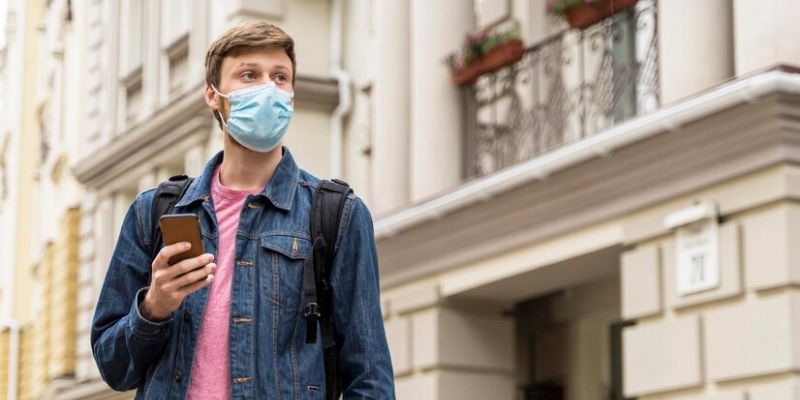 Wajah Jerawatan Gara-Gara Sering Pakai Masker saat Bepergian, Begini Cara Mengatasinya!