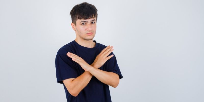 6 Mitos yang Bikin Pria Ogah Ngomongin Skincare, Wajib Dilurusin Nih!